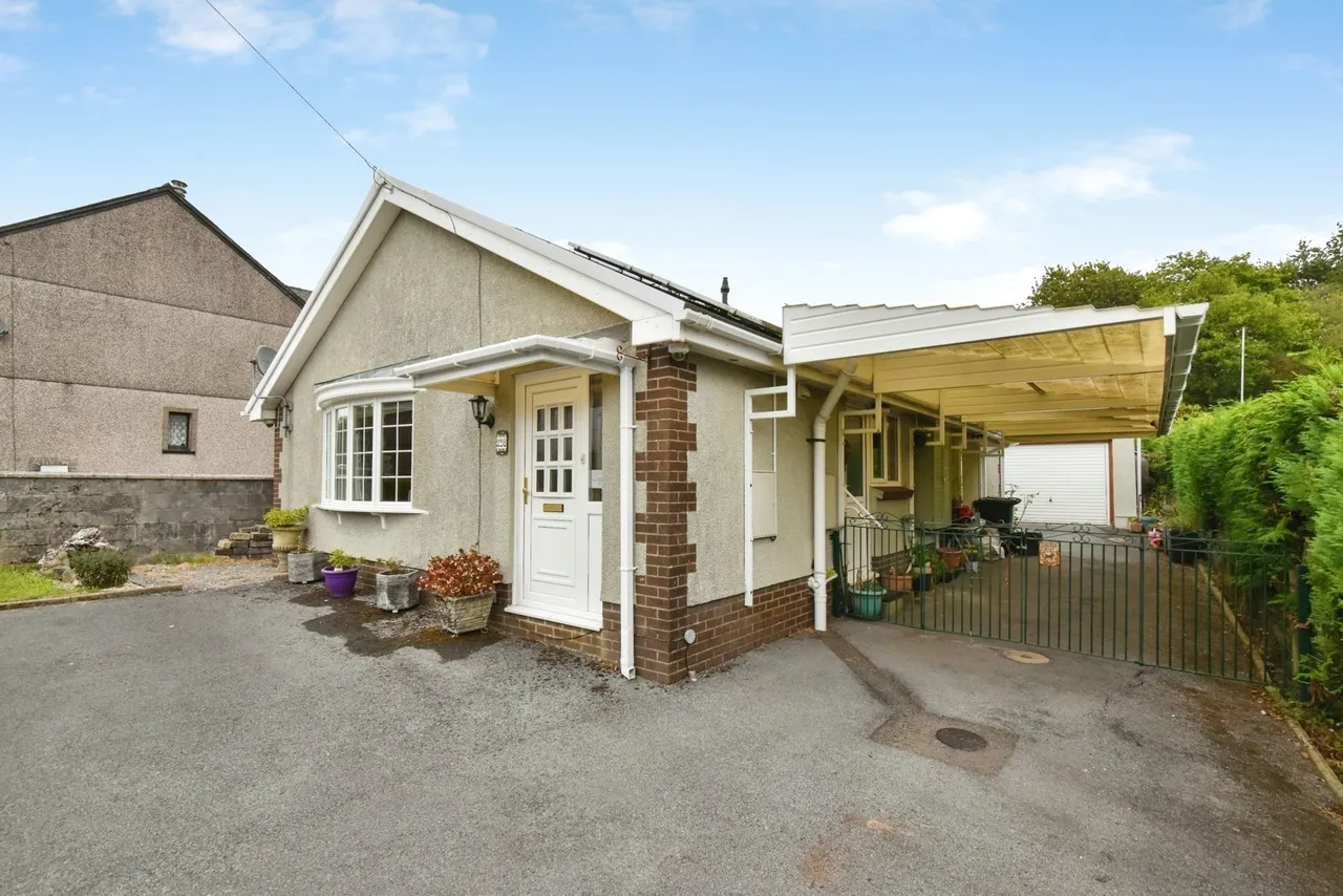 3 bed house for sale, Heol Y Gors, Cwmgors, SA18