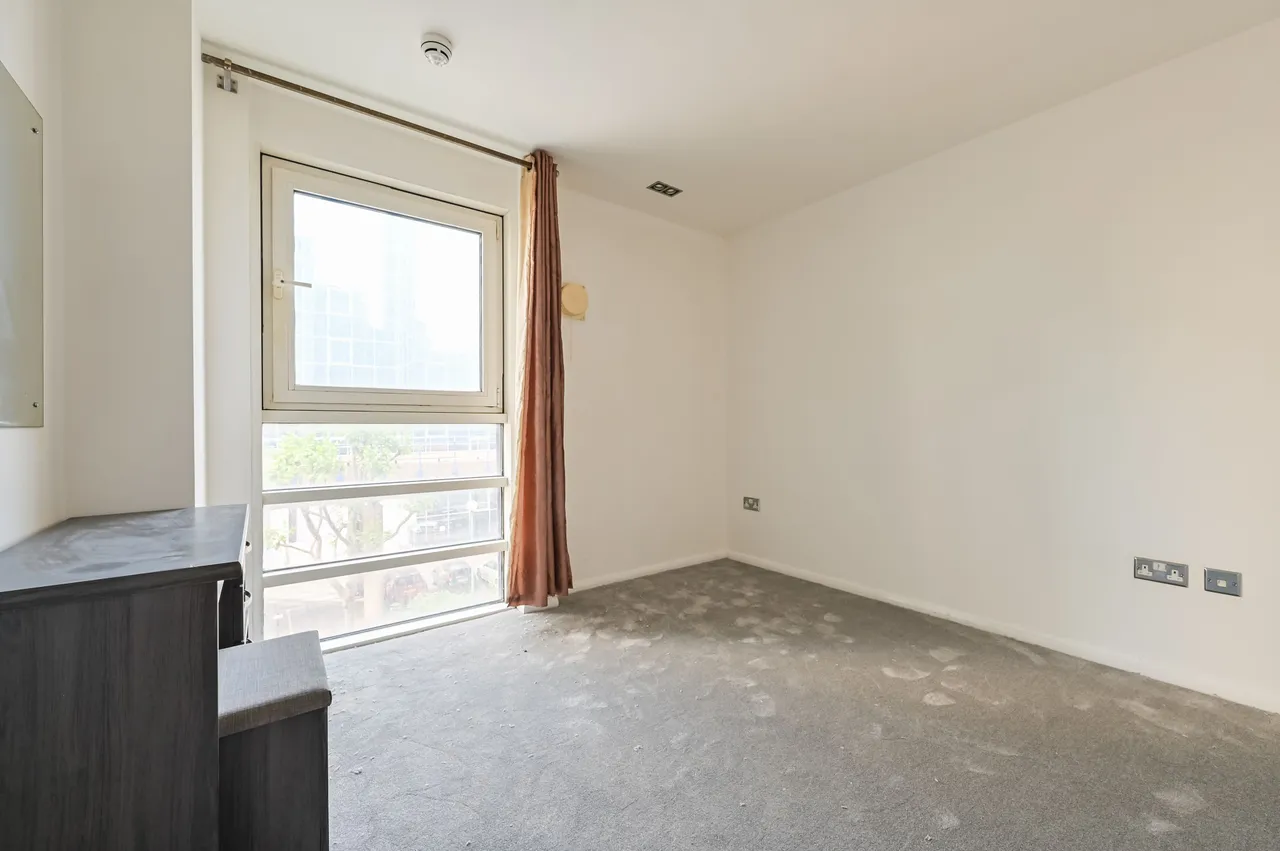 2 bed flat to rent, London, E14