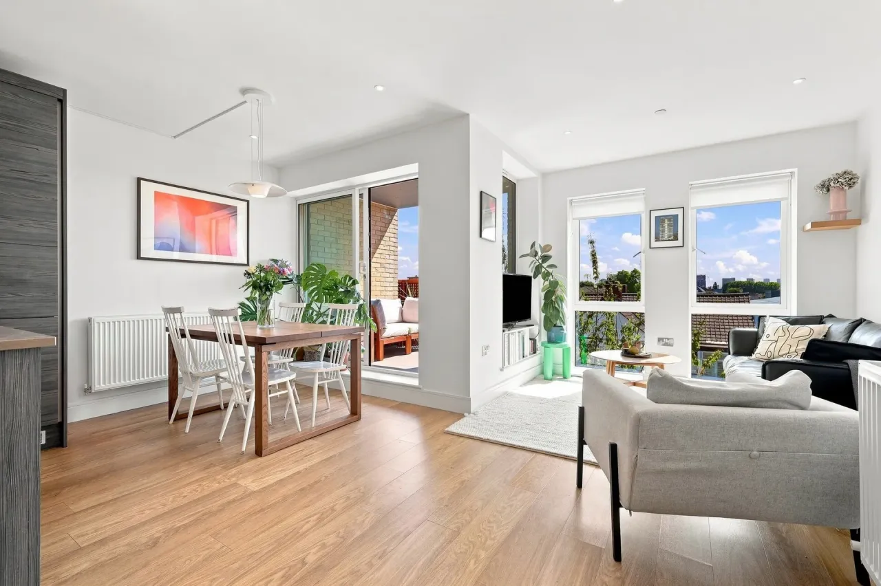 2 bed flat for sale — Bevan Court, Leyton, E10