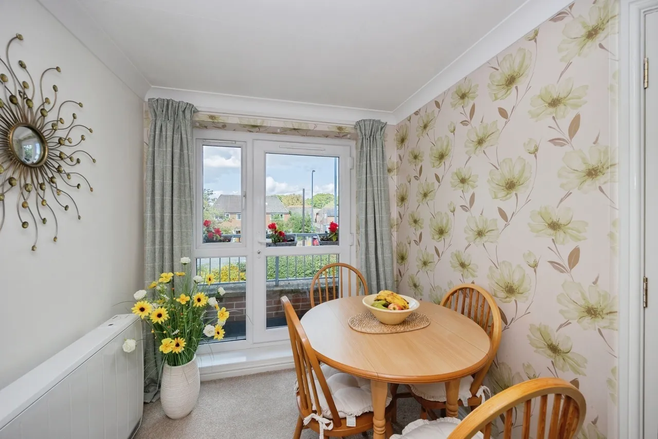 London Road, Cowplain, PO8, photo 6