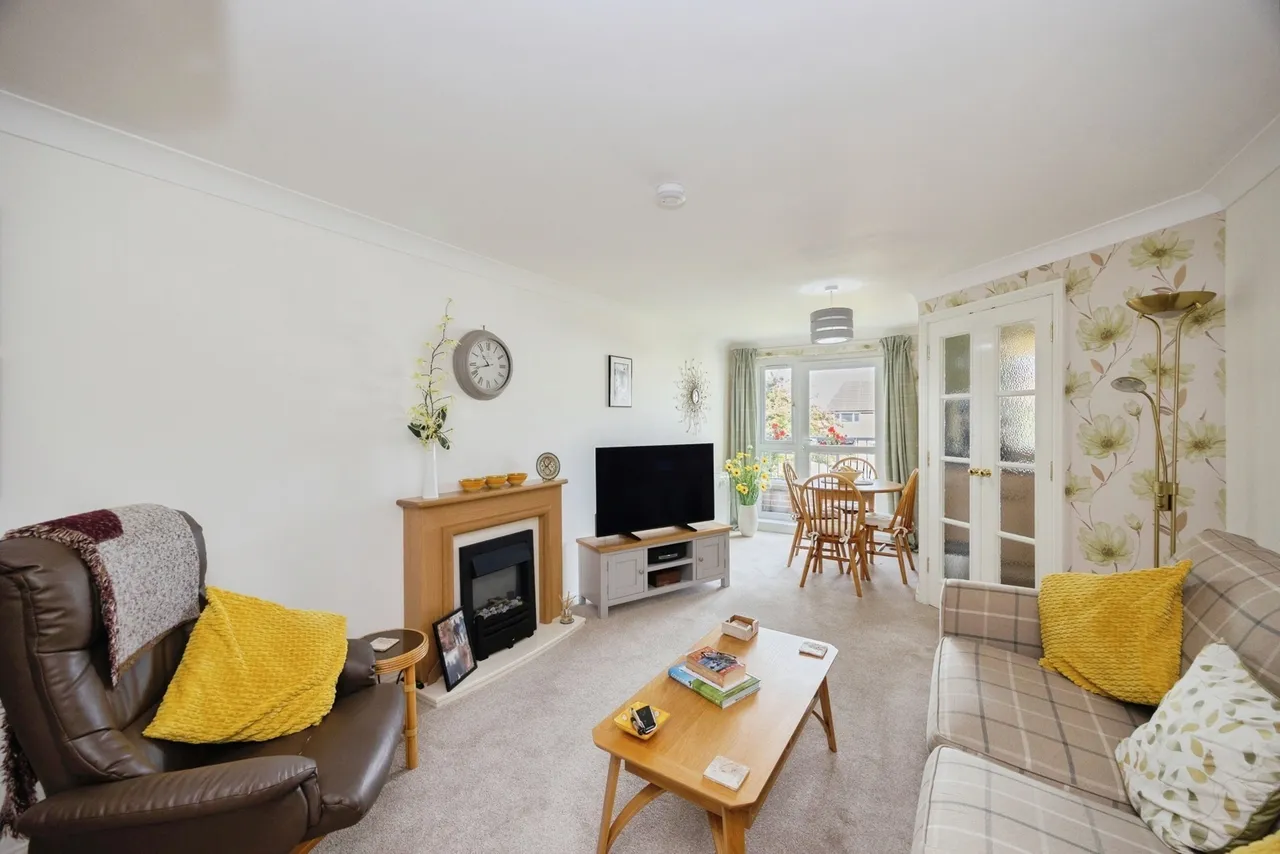 London Road, Cowplain, PO8, photo 4