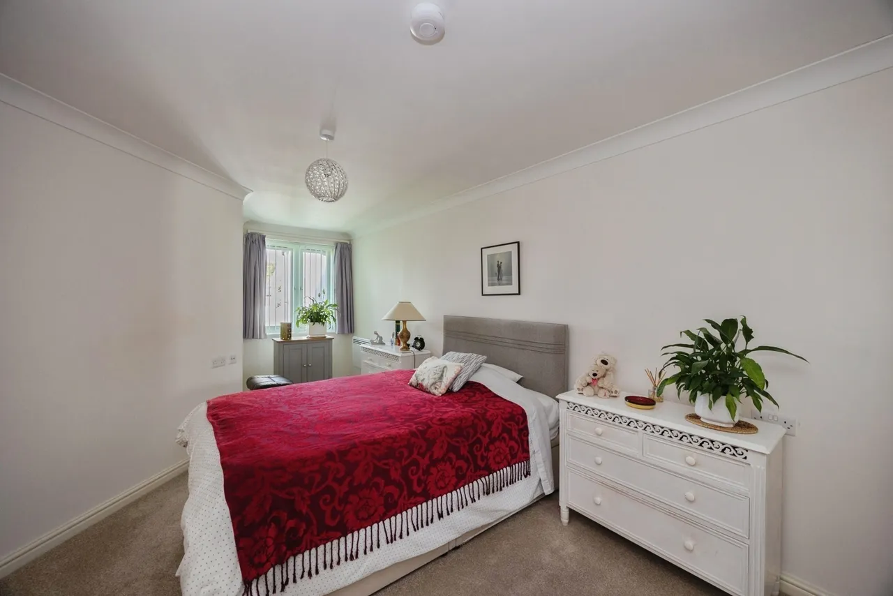 London Road, Cowplain, PO8, photo 9