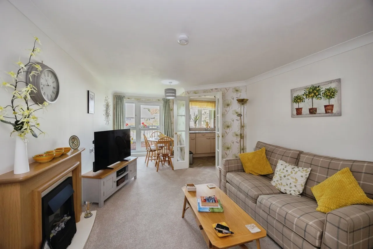 London Road, Cowplain, PO8, photo 5