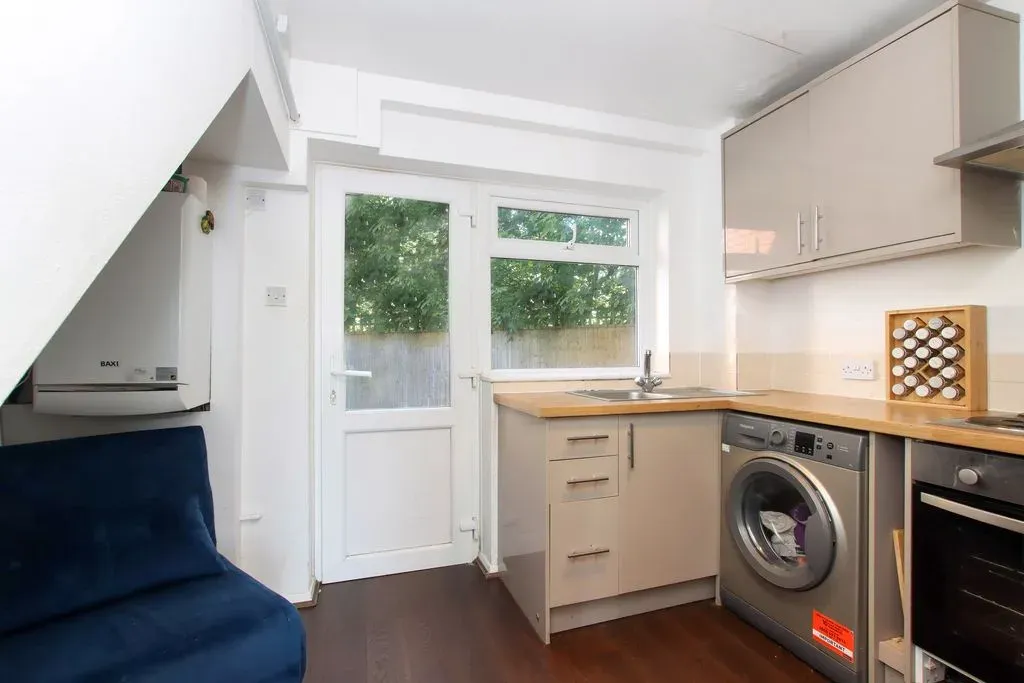 Pheasant Close, Tring, Hertfordshire, HP23 5EQ, photo 2