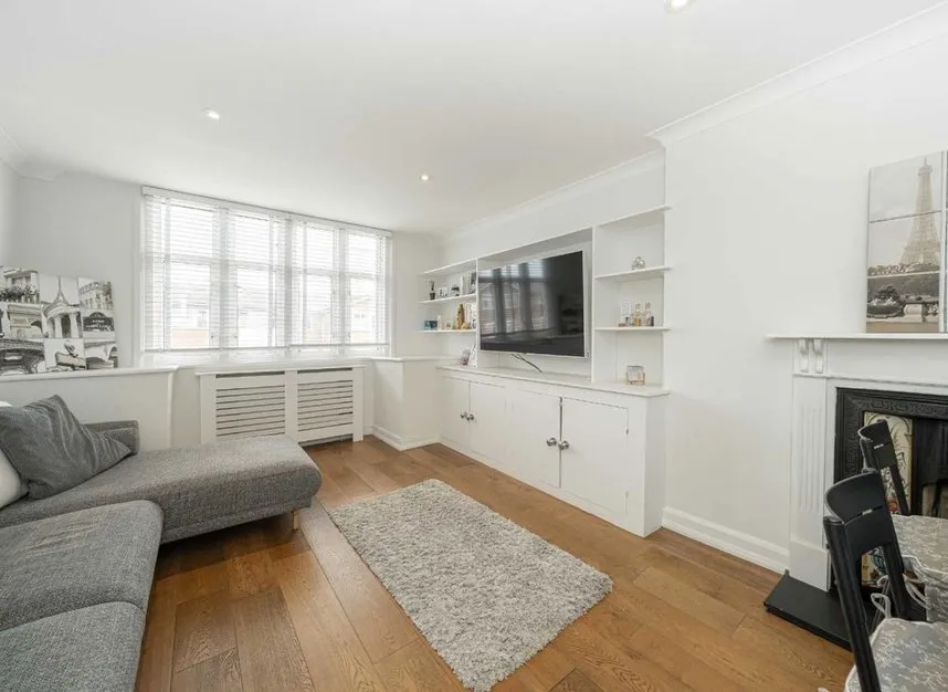 The Avenue, Sunbury-On-Thames, TW16, photo 2