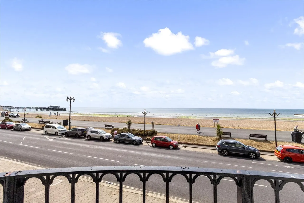 2 bed flat for sale — Marine Parade, Worthing