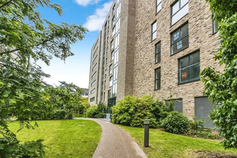 2 bed flat for sale — Ottinger Close, Salford, M50