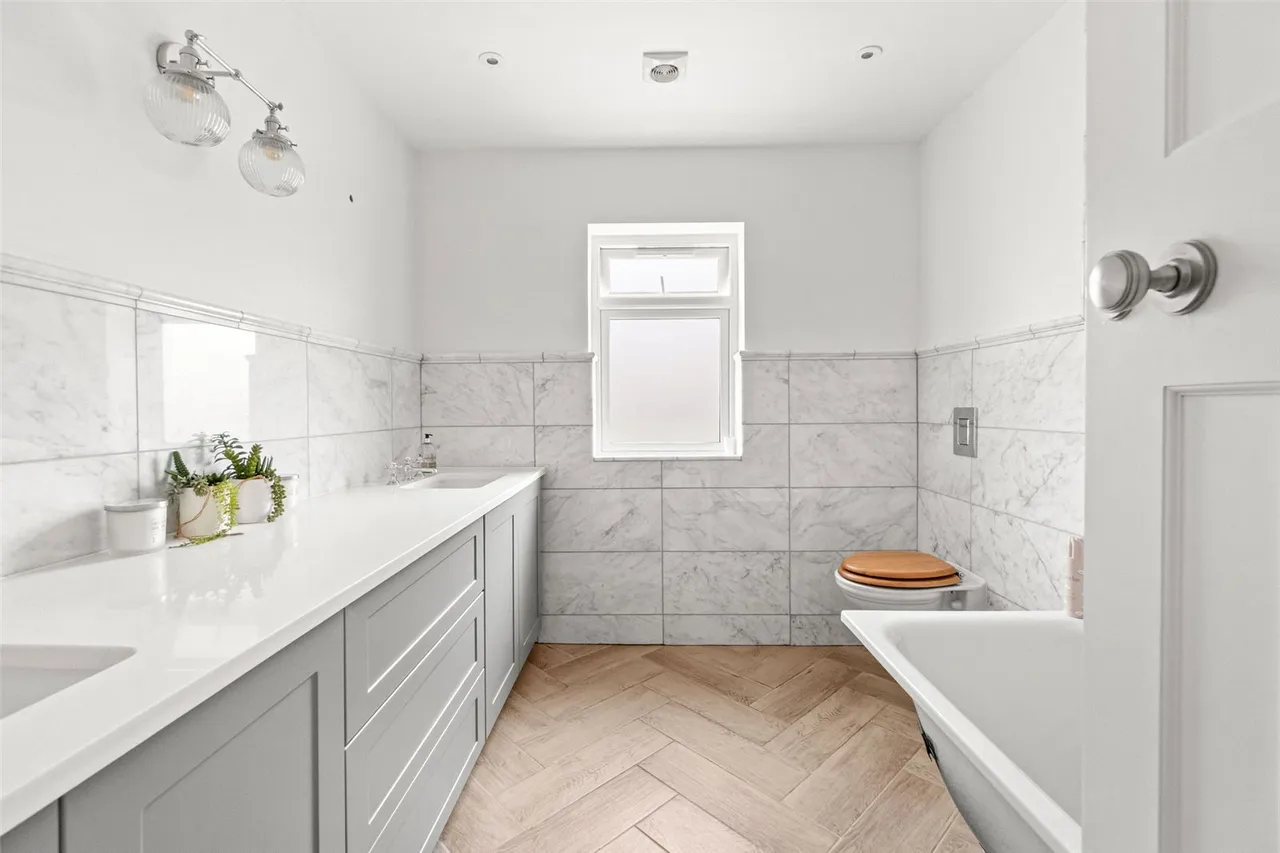 Darby Crescent, Sunbury, TW16 5LB, photo 11