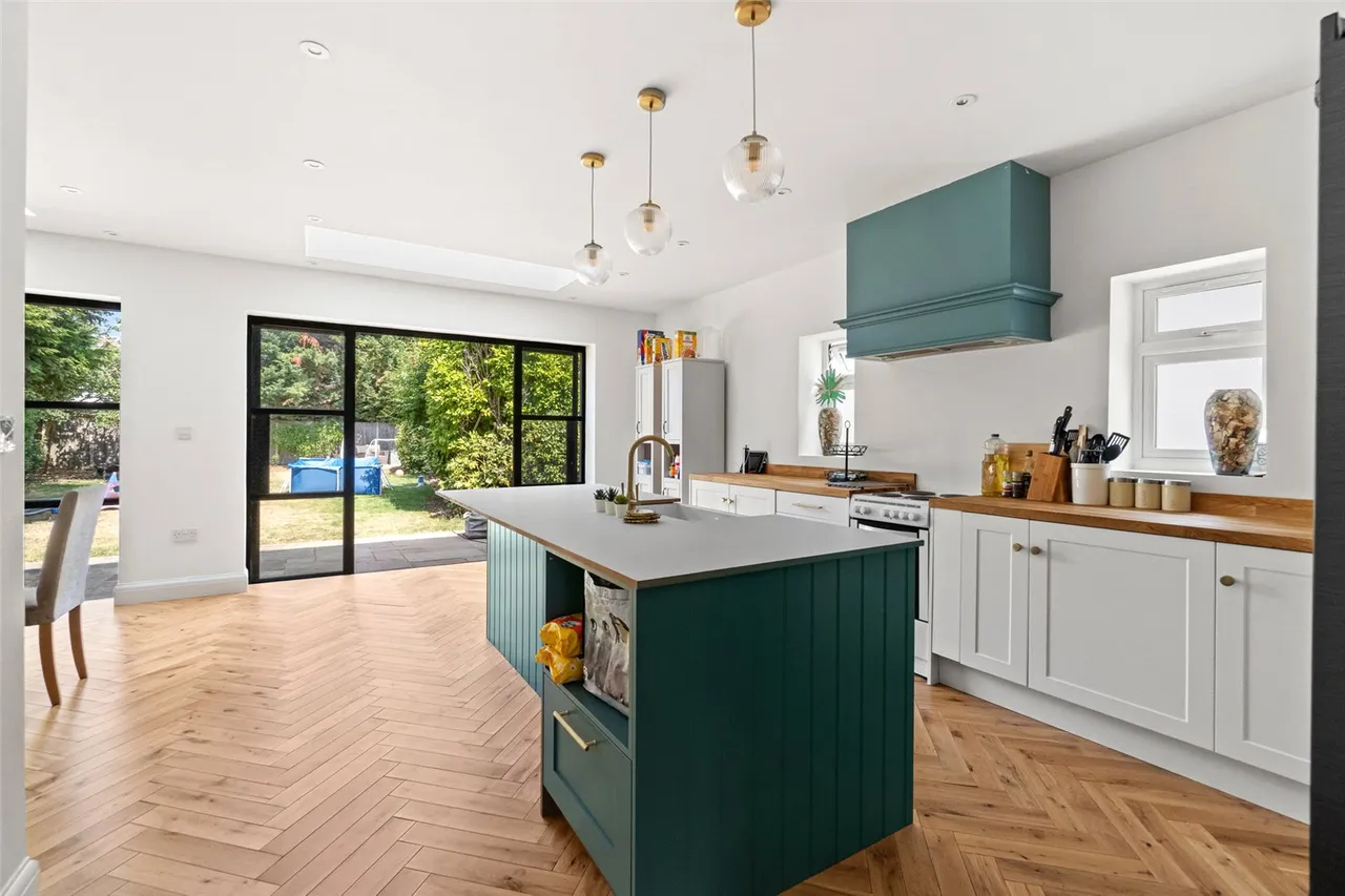 Darby Crescent, Sunbury, TW16 5LB, photo 4