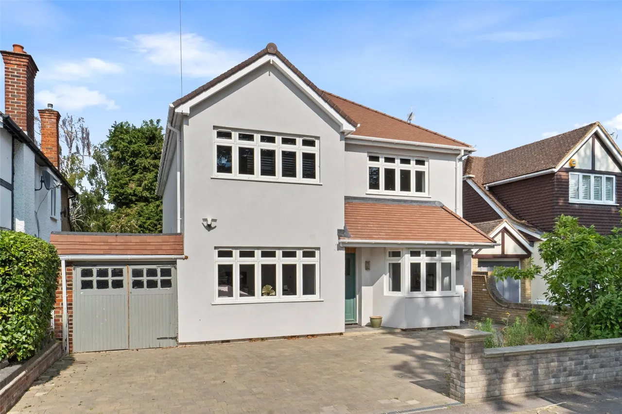 5 bed house for sale — Darby Crescent, Sunbury, TW16 5LB