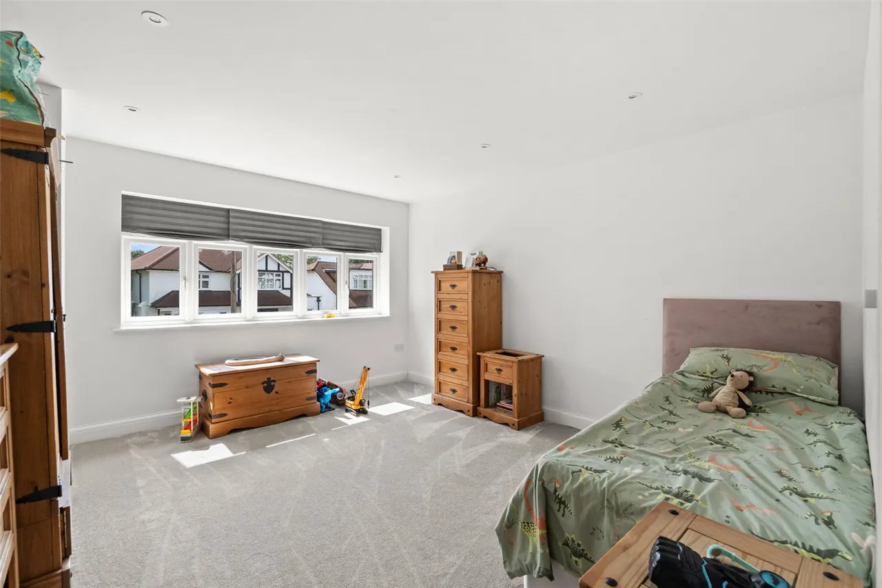 Darby Crescent, Sunbury, TW16 5LB, photo 13