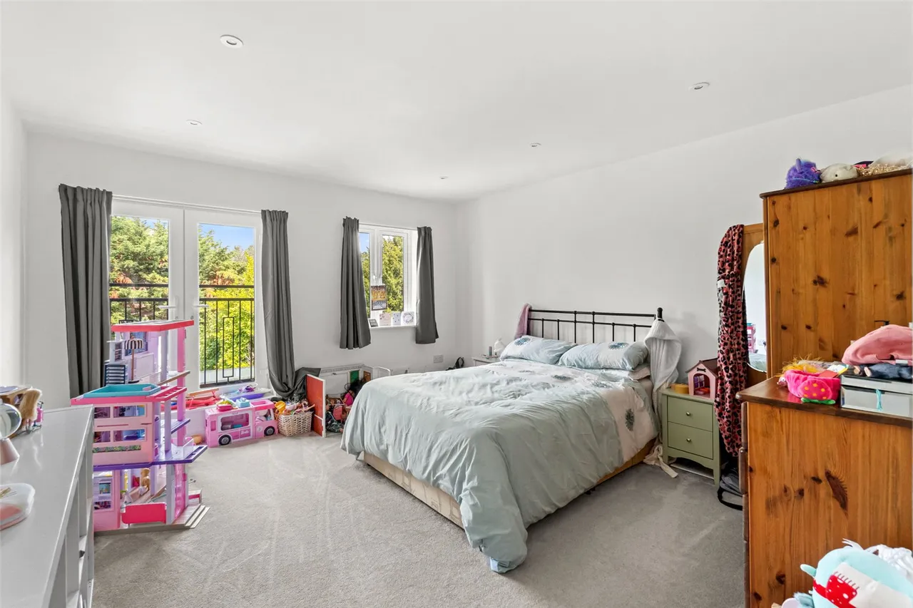 Darby Crescent, Sunbury, TW16 5LB, photo 9