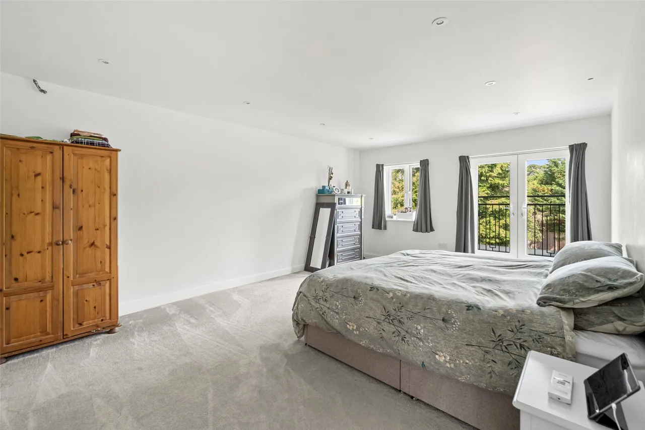 Darby Crescent, Sunbury, TW16 5LB, photo 8