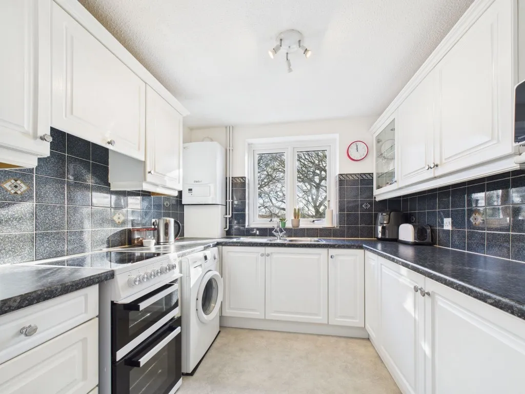 Maiden Place, Lower Earley, RG6, photo 3