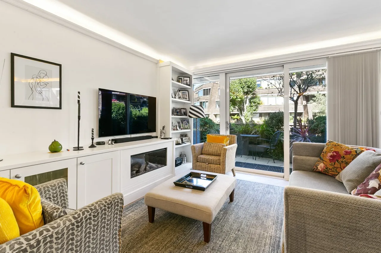 2 bed flat for sale, Stevenage Road, Fulham, SW6
