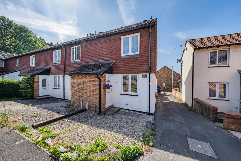 2 bed house for sale — Sedley Grove, Harefield, UB9