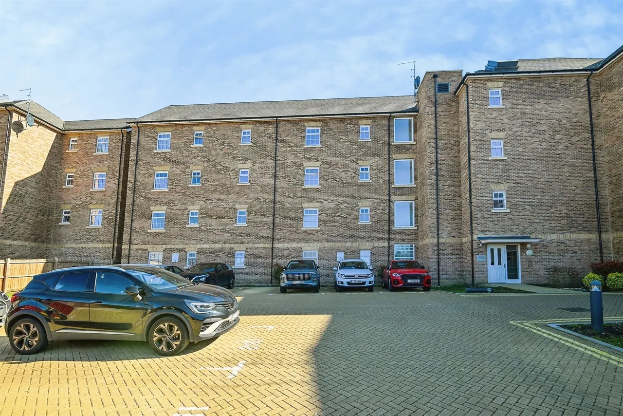 2 bed flat for sale — Chimney Avenue, Maidstone
