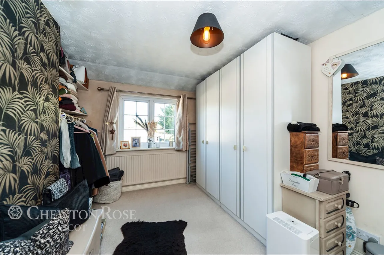 SQUIRREL Lane, Winkfield, photo 18