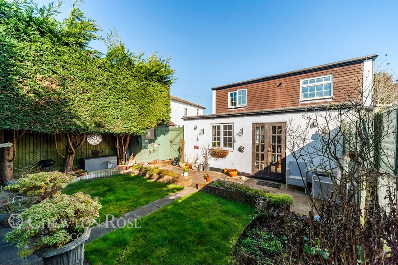 SQUIRREL Lane, Winkfield, photo 24
