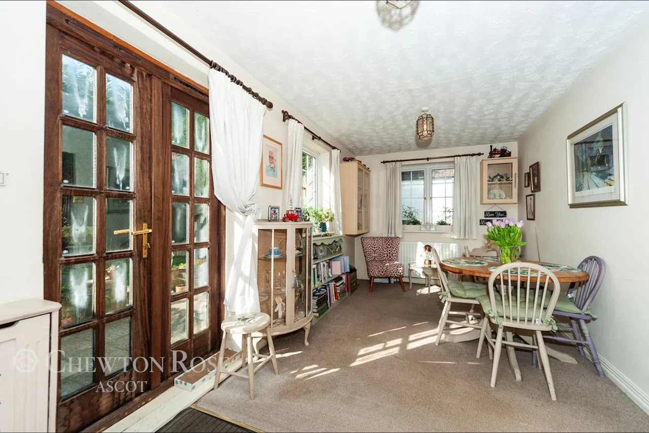 SQUIRREL Lane, Winkfield, photo 14