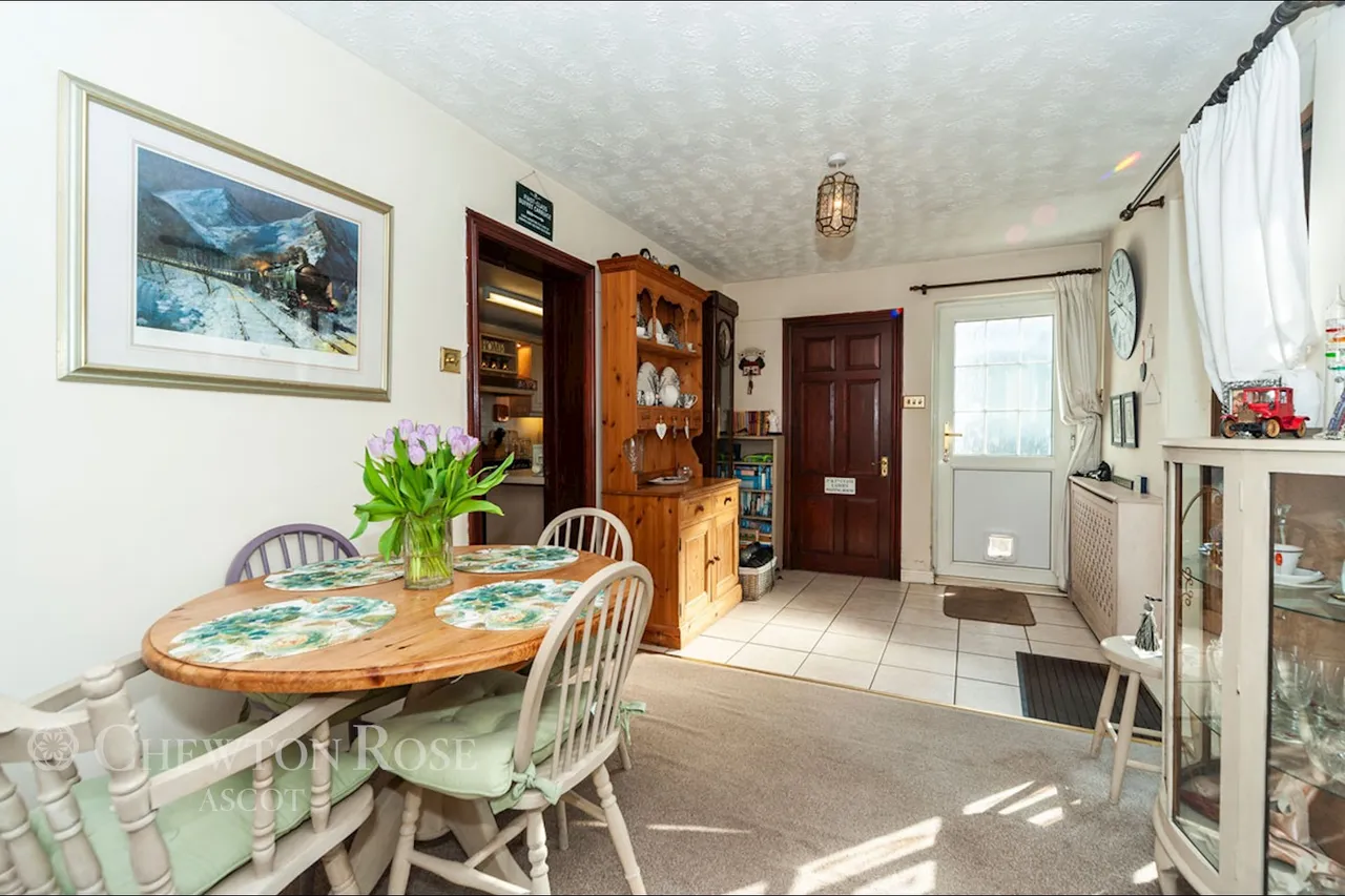 SQUIRREL Lane, Winkfield, photo 13
