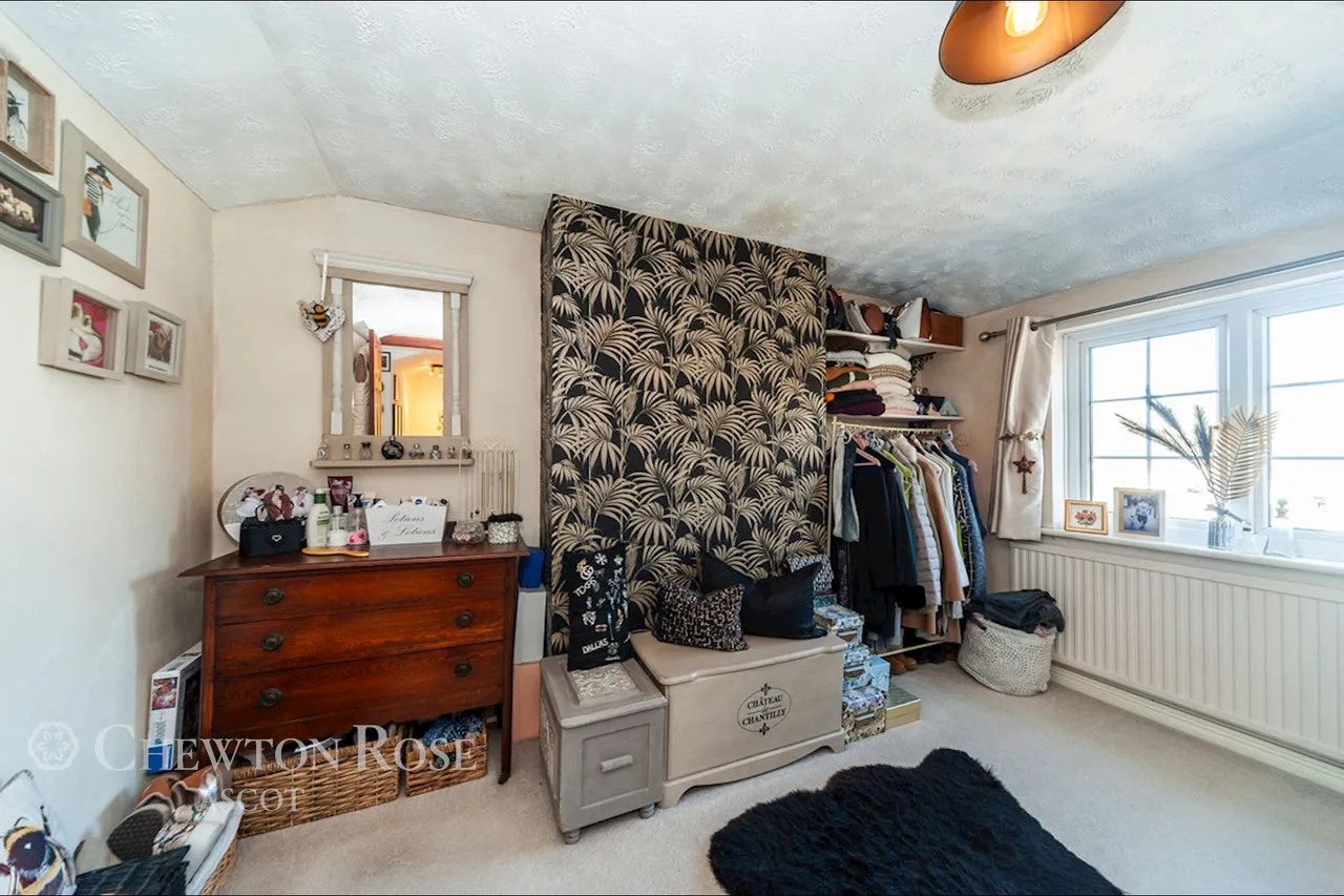 SQUIRREL Lane, Winkfield, photo 17