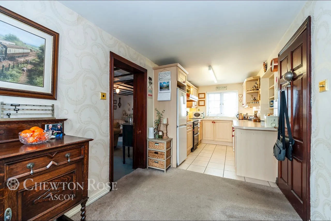 SQUIRREL Lane, Winkfield, photo 9