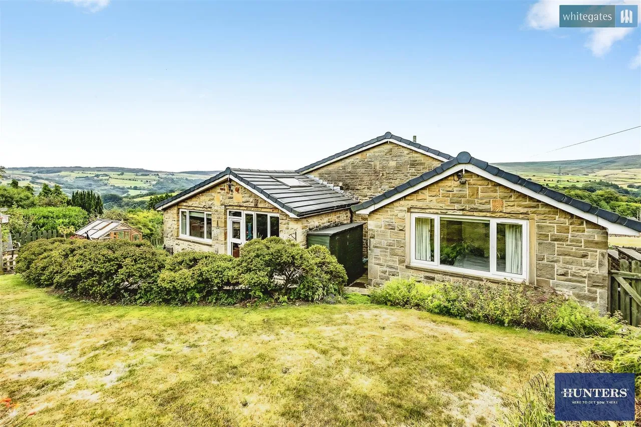 3 bed house for sale — Heather Bank, Smithy Clough Lane, Ripponden, Sowerby Bridge