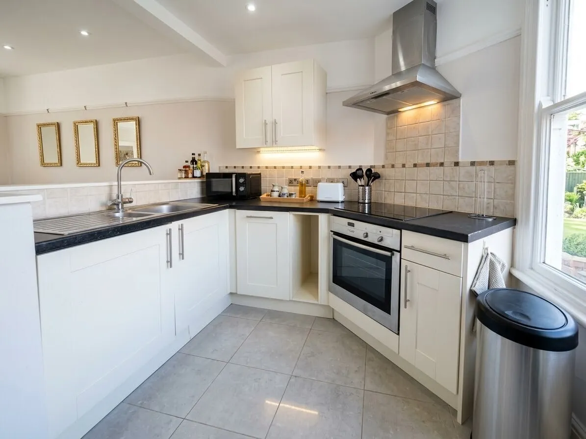 2 bed flat to rent, High Street, Sutton Coldfield, B72