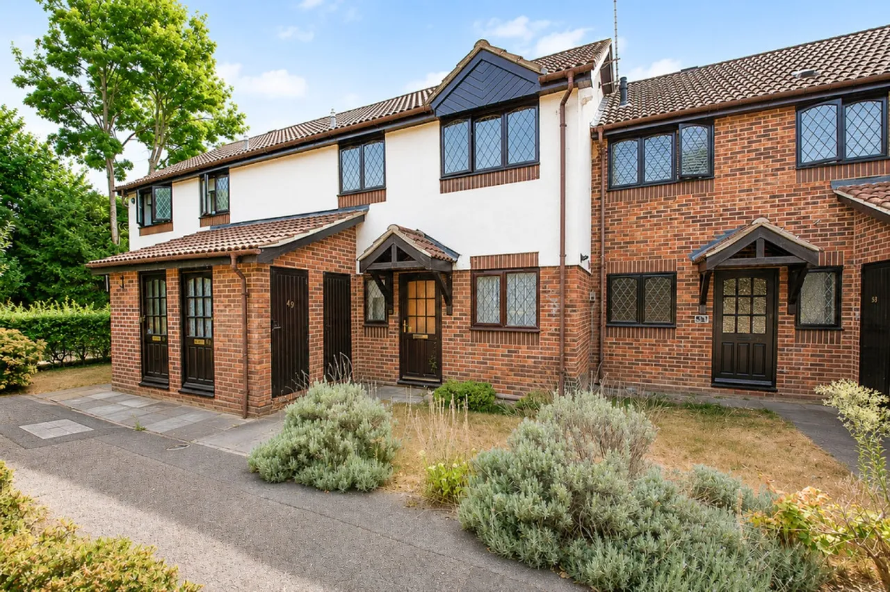 Birchwood Drive, Lightwater, GU18, photo 15