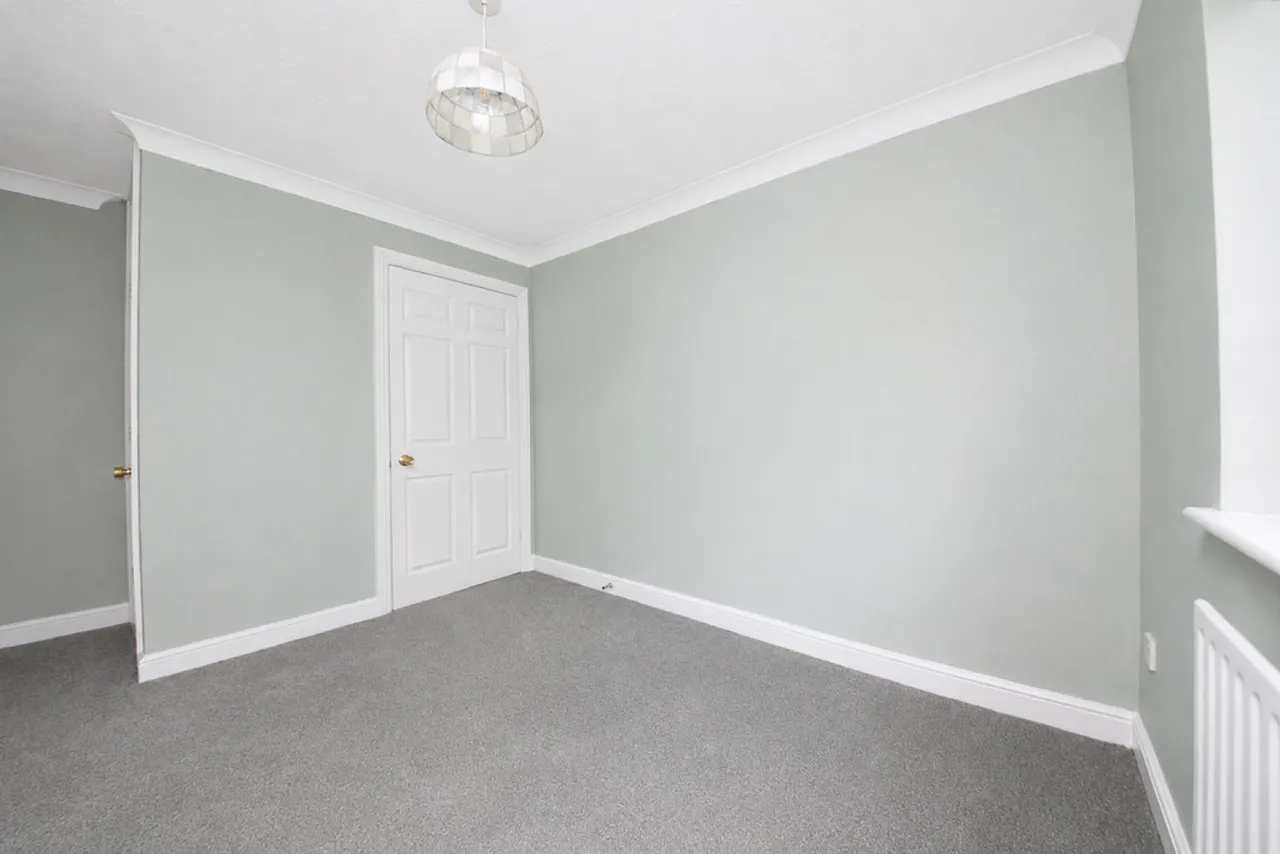 Birchwood Drive, Lightwater, GU18, photo 9