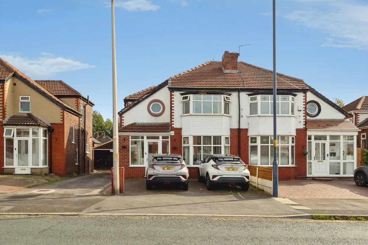 3 bed house for sale, Mossley Road, Ashton-under-Lyne, OL6