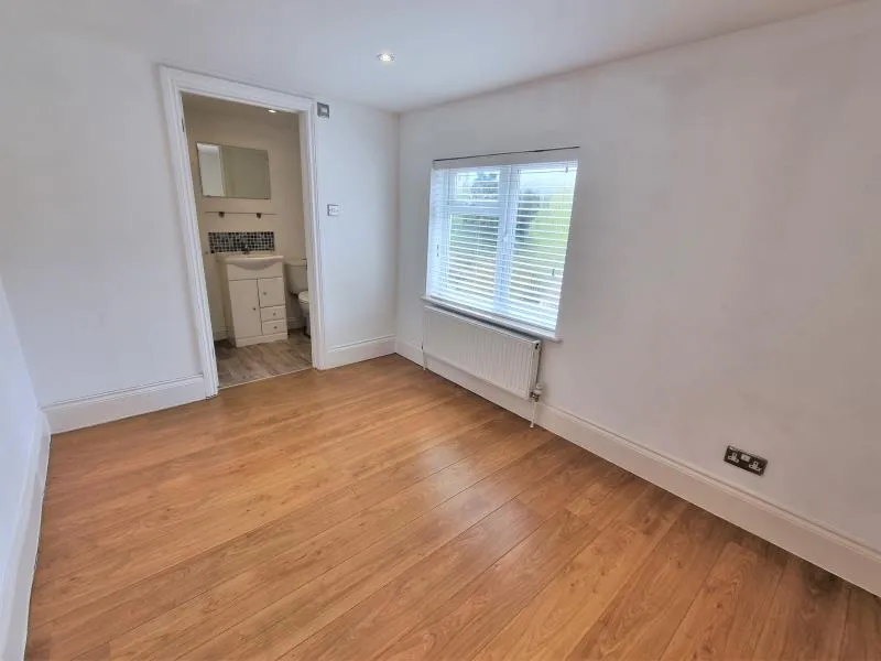 Woking Road, Guildford, GU1, photo 5