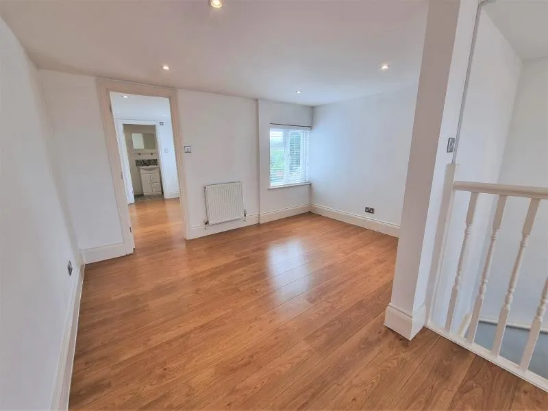 Woking Road, Guildford, GU1, photo 4
