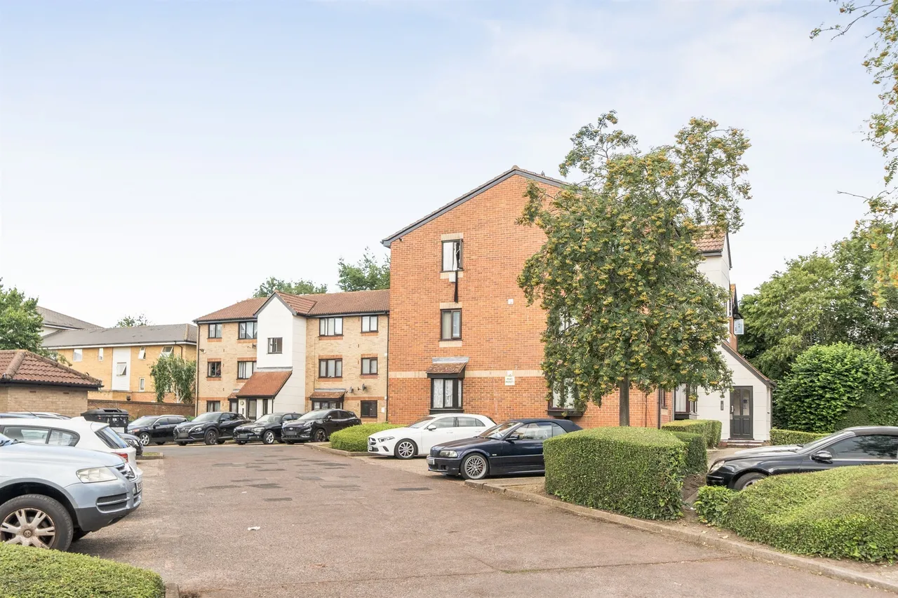 Magpie Close, Enfield, EN1, photo 9