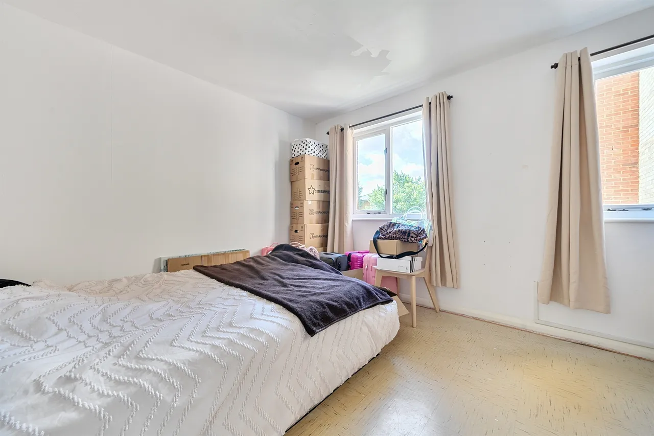 Magpie Close, Enfield, EN1, photo 6
