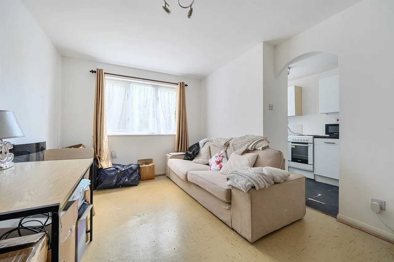Magpie Close, Enfield, EN1, photo 2