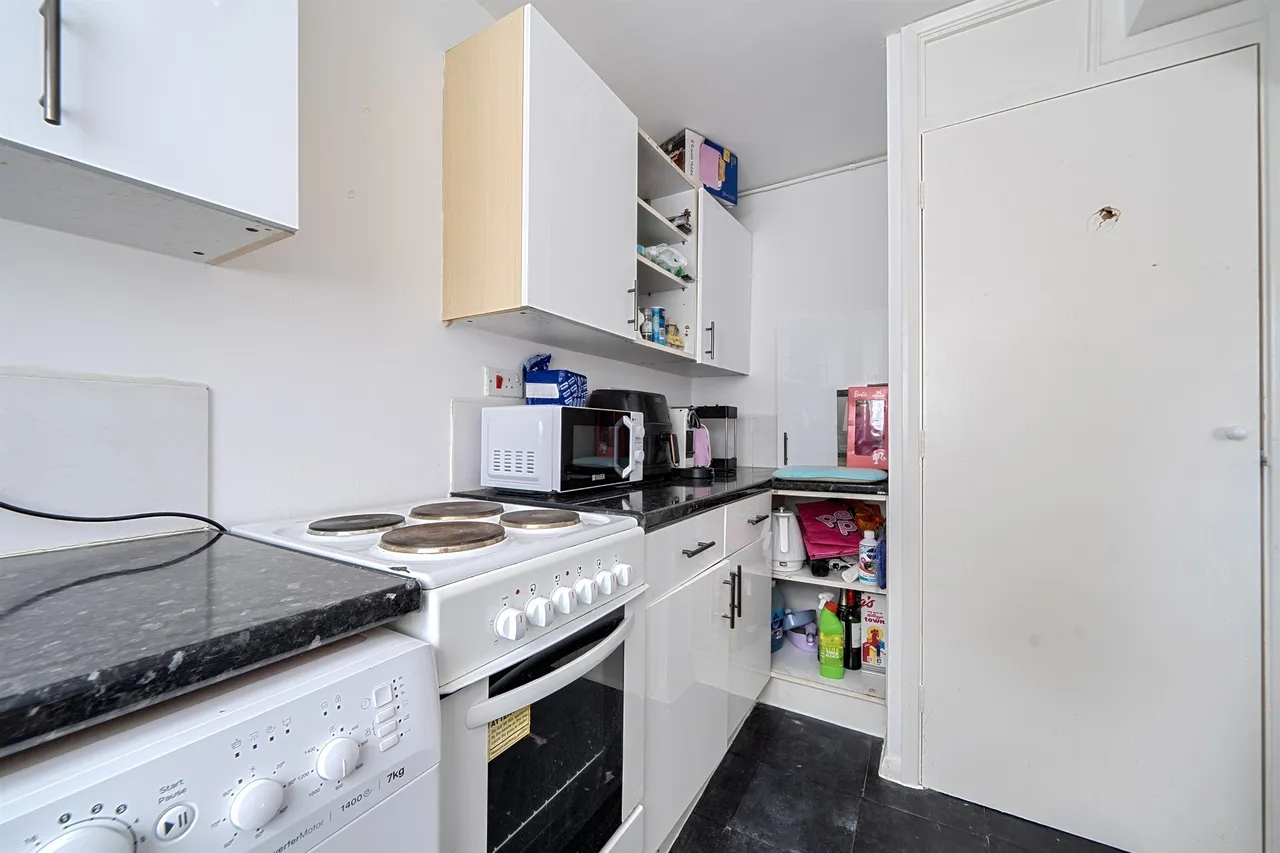 Magpie Close, Enfield, EN1, photo 5