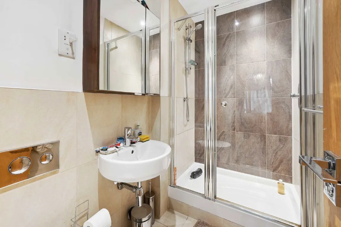 Eltringham Street, SW18, photo 6