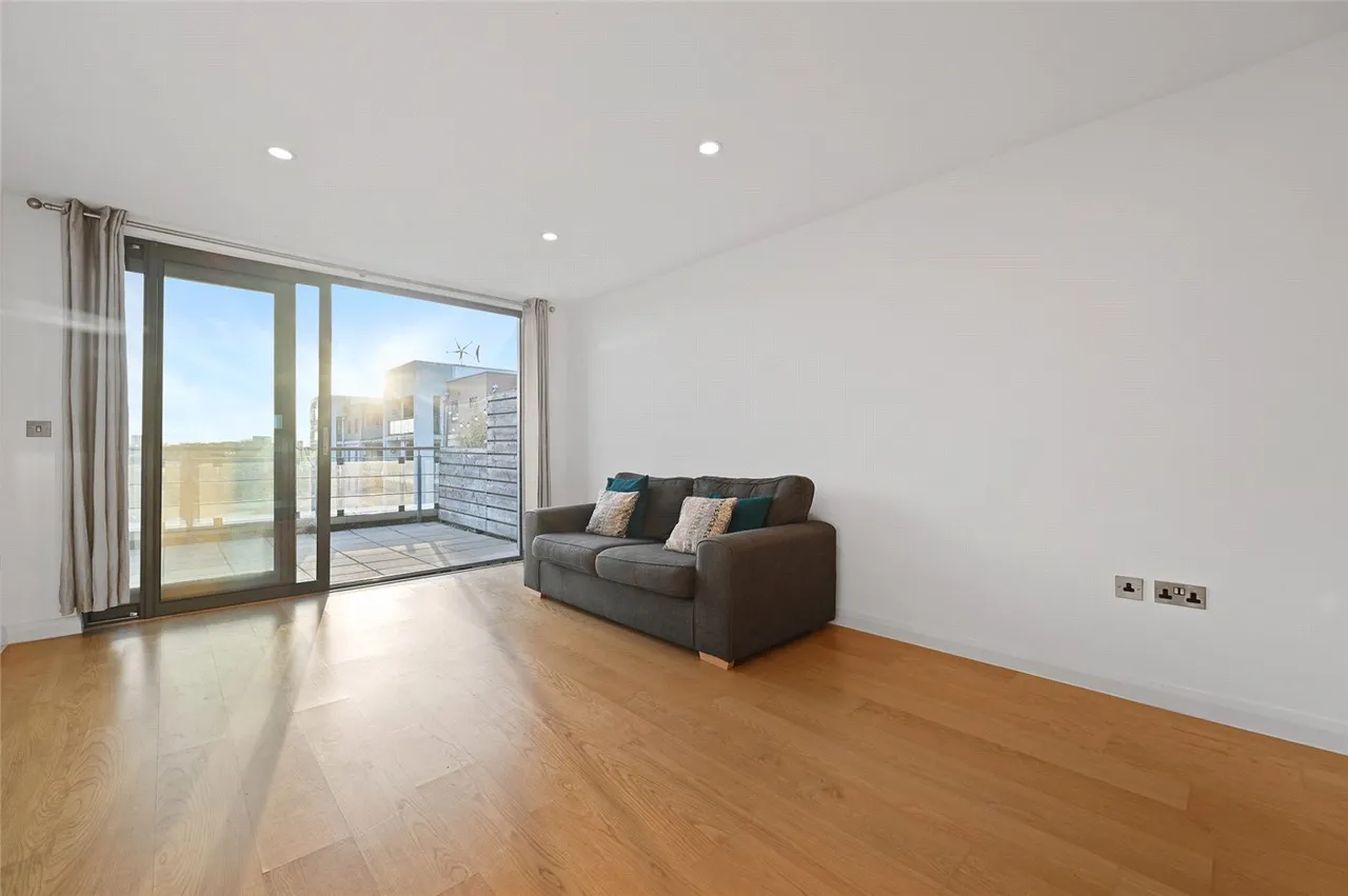 Anthony Court, Larden Road, London, W3, photo 4
