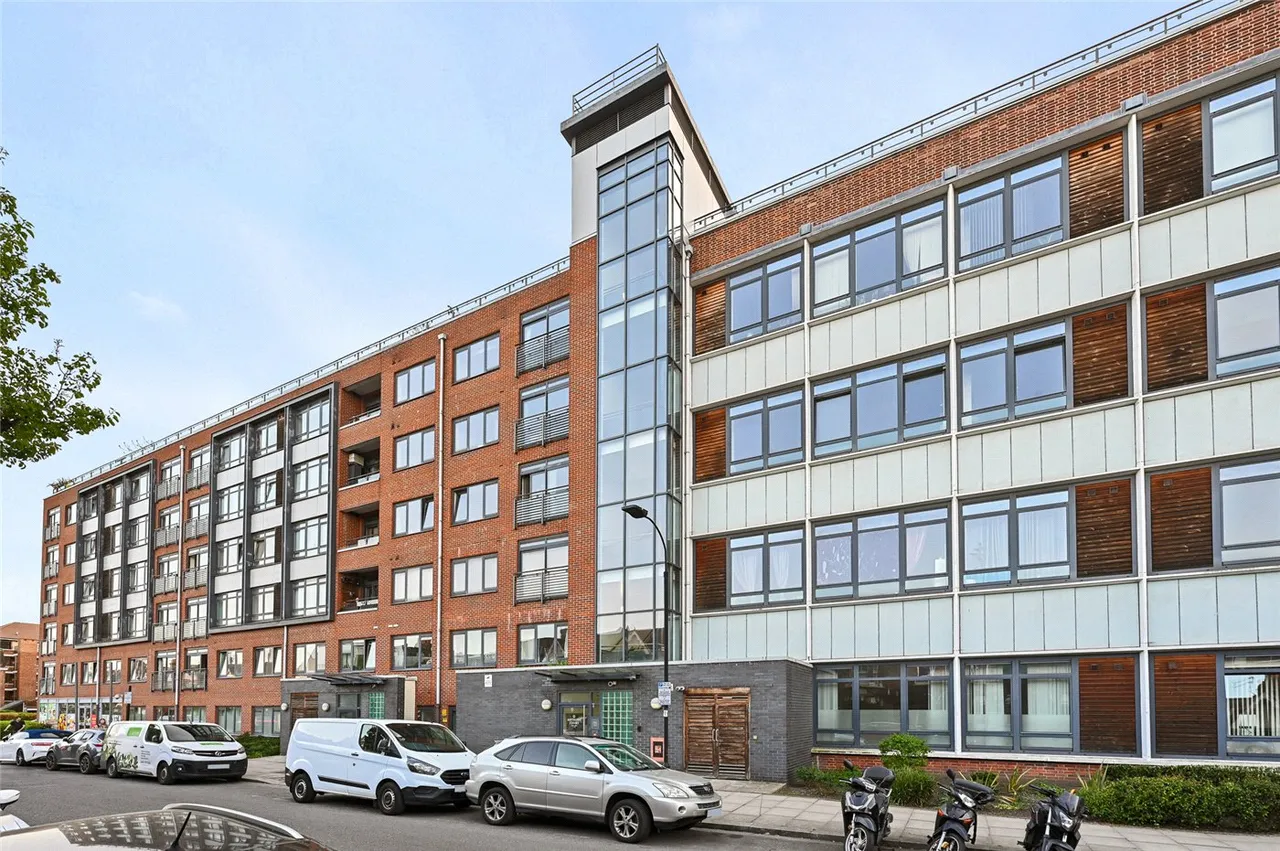 1 bed flat for sale — Anthony Court, Larden Road, London, W3