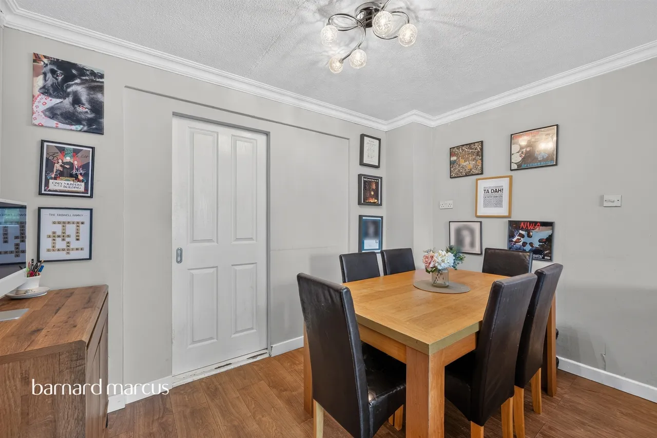Coxdean, Epsom, KT18, photo 13