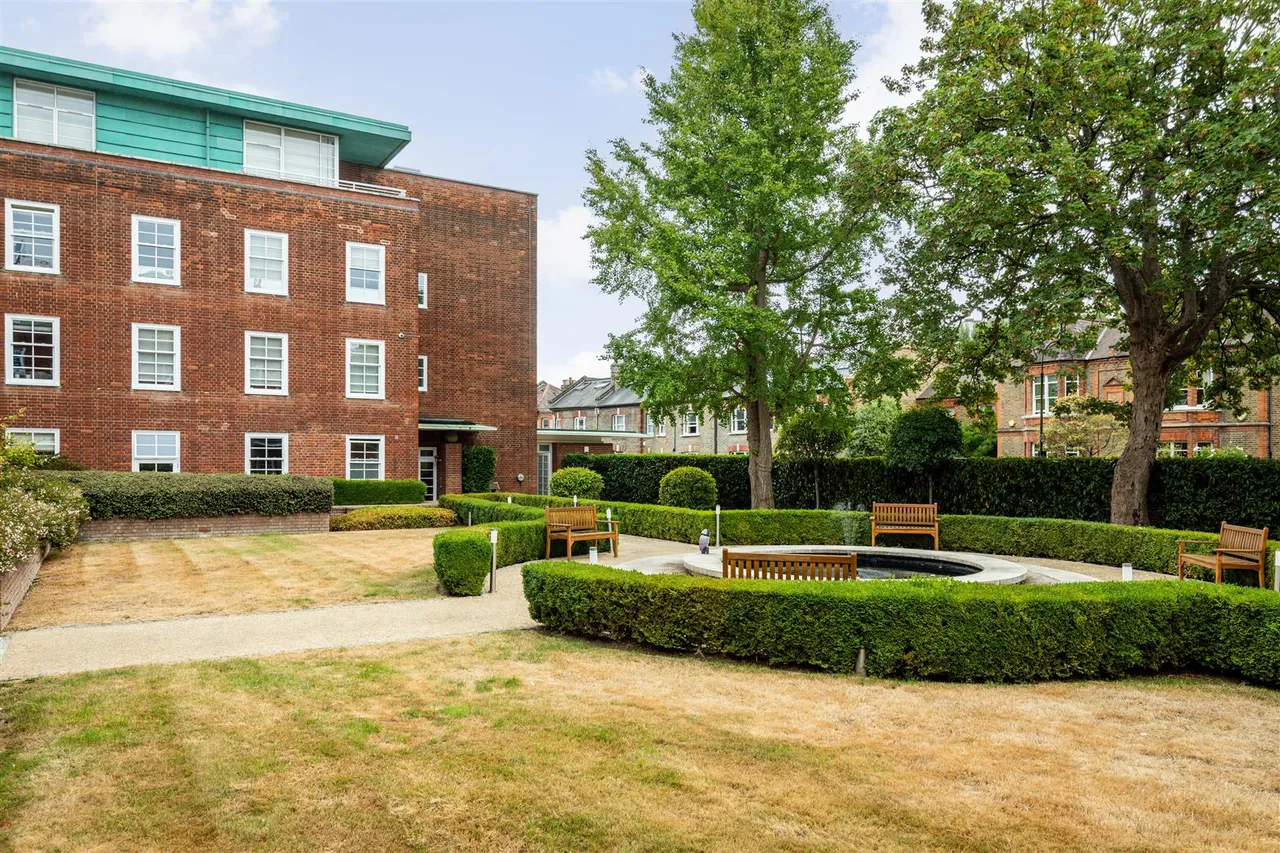 Ravenscourt Gardens, London, W6, photo 14