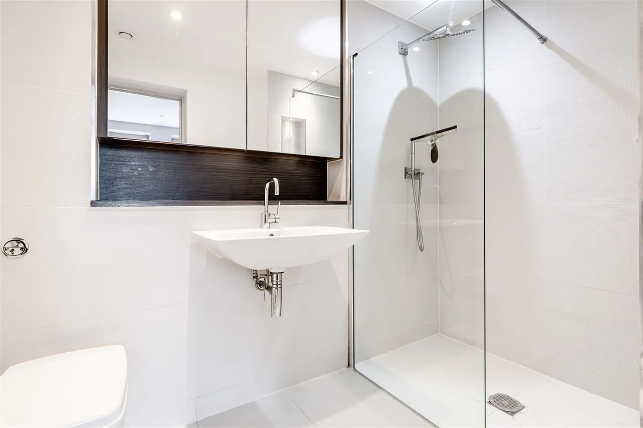 Ravenscourt Gardens, London, W6, photo 12