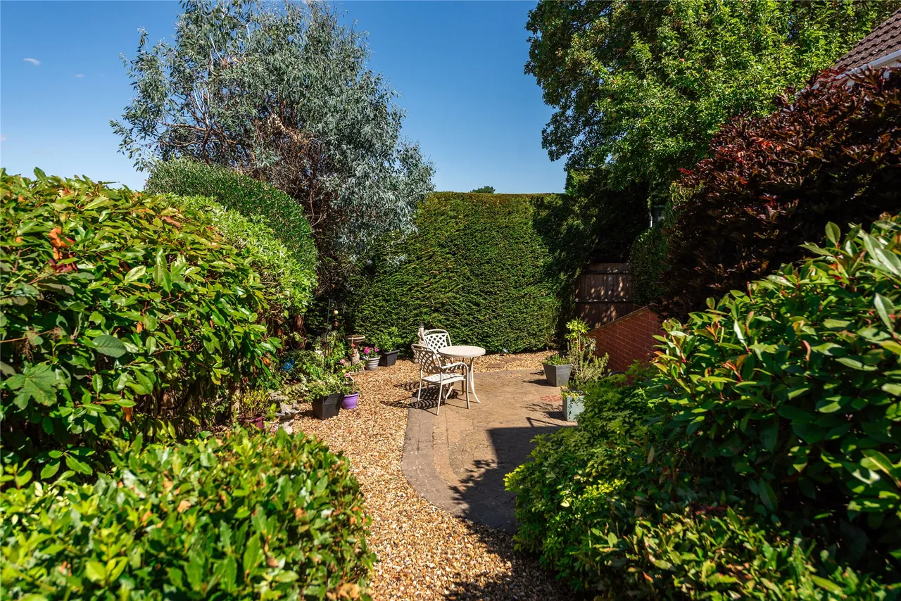 Dene Close, Woburn Sands, MK17, photo 26