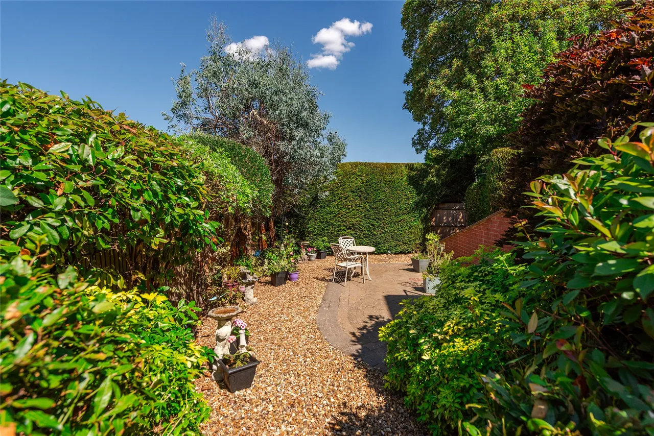 Dene Close, Woburn Sands, MK17, photo 23