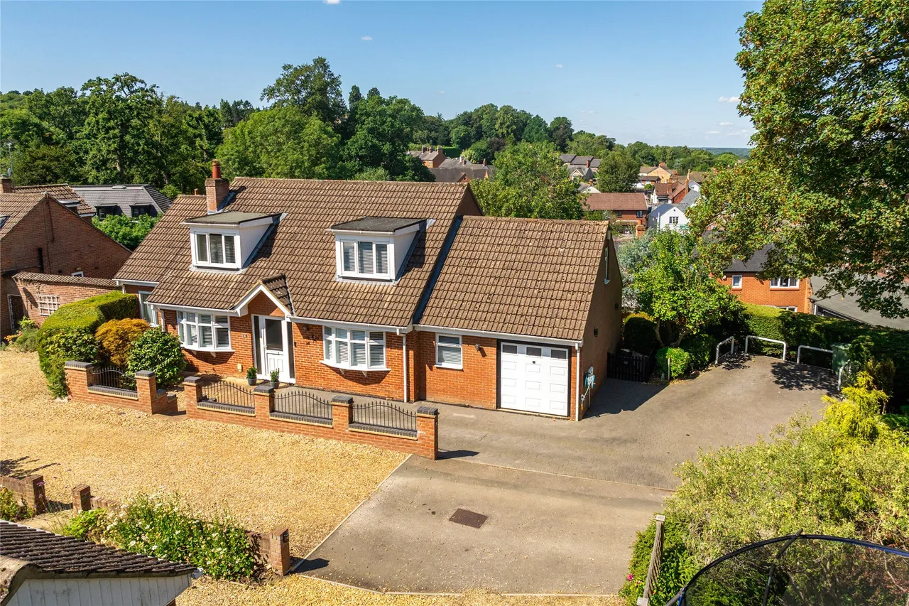 5 bed house for sale, Dene Close, Woburn Sands, MK17