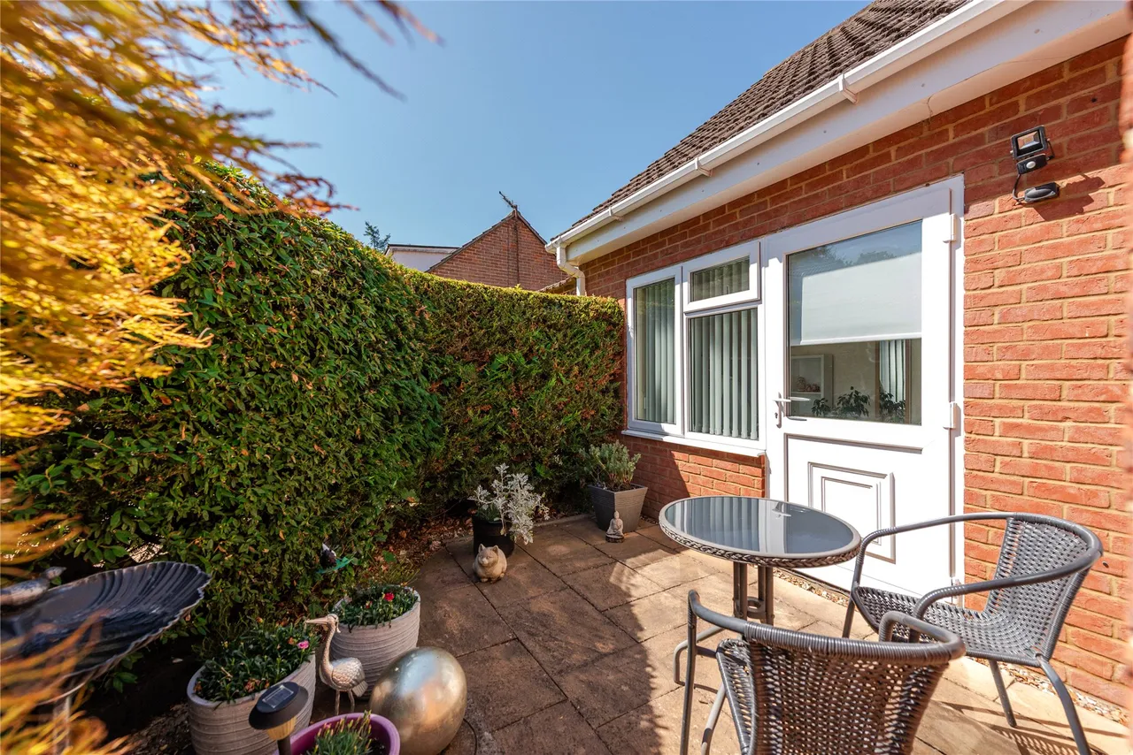 Dene Close, Woburn Sands, MK17, photo 27