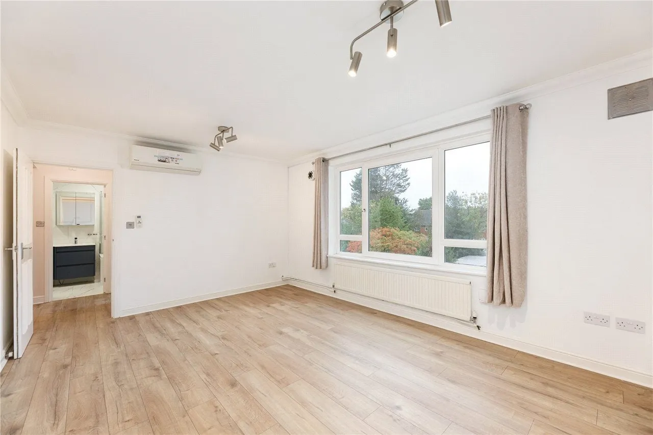 Larkhall Rise, London, SW4, photo 2