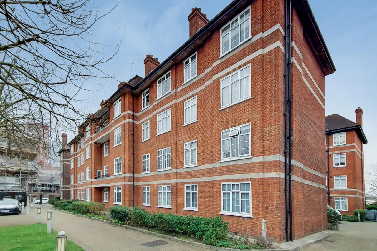 2 bed flat for sale — 8 Courthope House, Hartington Road, London